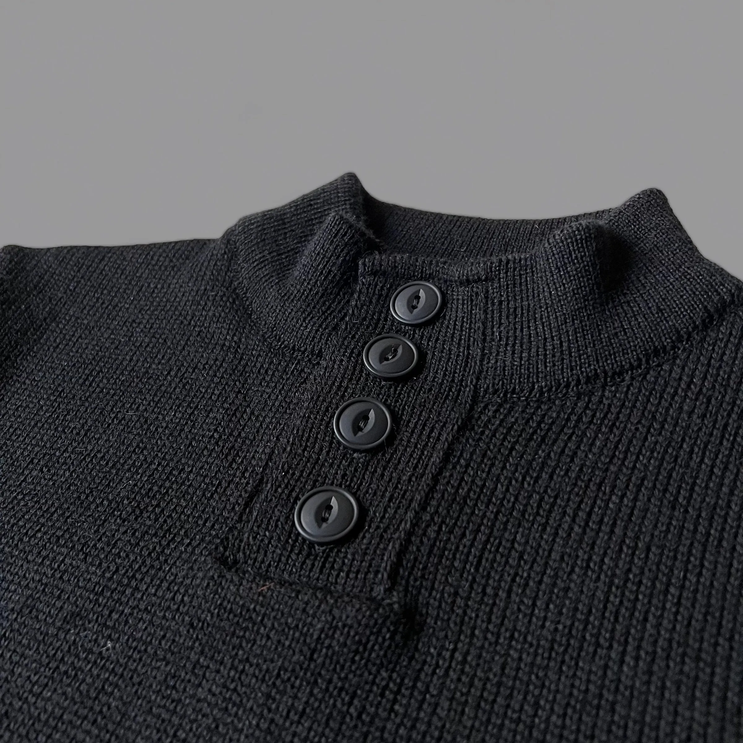 THE BRIG BUTTON FRONT - BLACK